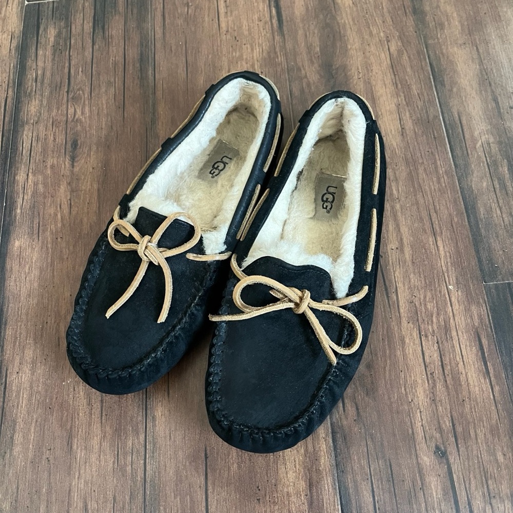 UGG MOCCASIN SHOES